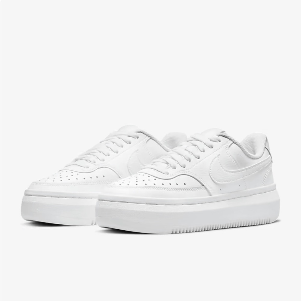 Nike women’s court vision alta